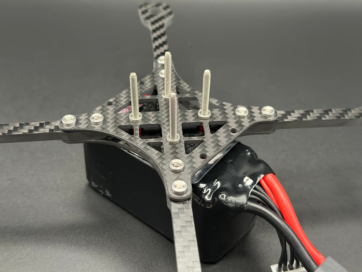 MIROKU バッテリーロックプレートの装着状態